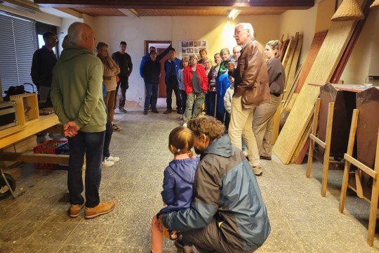 Dr. Andreas von Lindeiner führt durch das Banzerhaus. | © Martina von Lindeiner