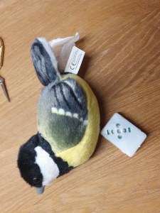 Plüschvogel Stimmkörper herausgenommen | © Lena Heuß