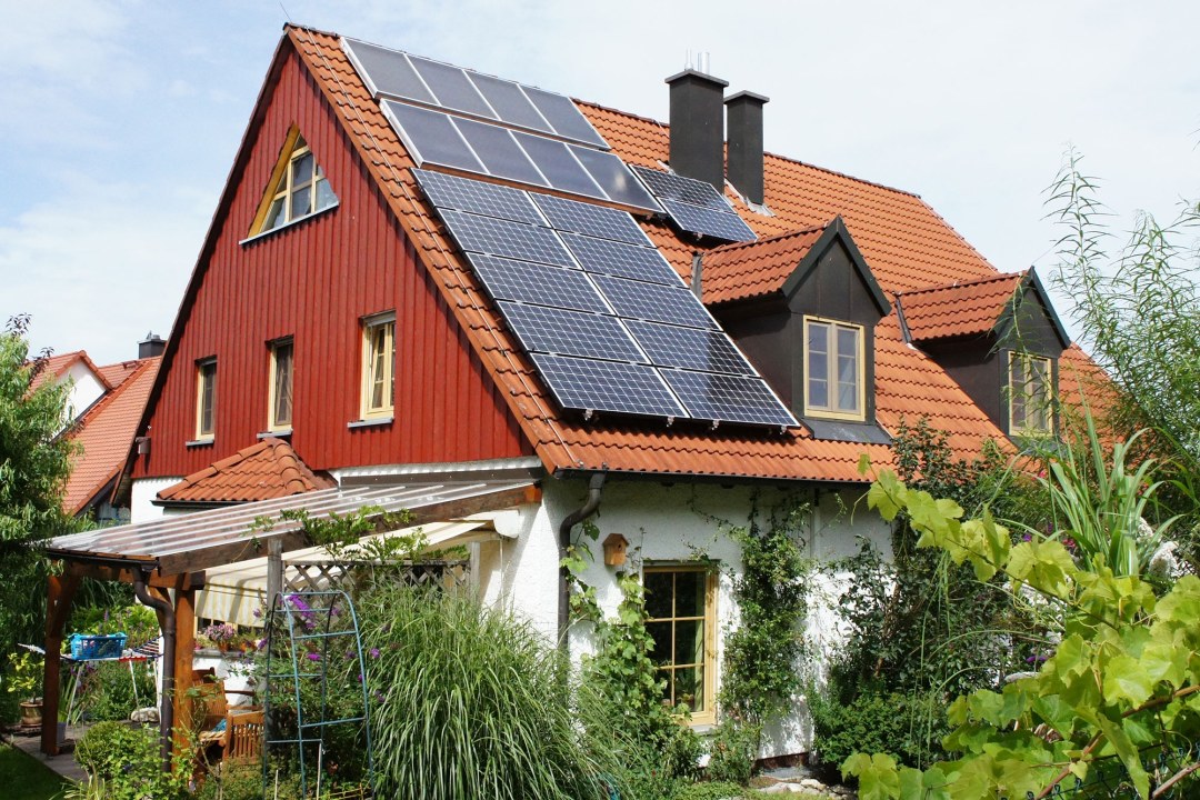 Photovoltaikanlage auf einem Dach | © Carola Bria