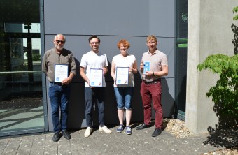 Übergabe der Urkunden an die GWG Ingolstadt für die Nachrüstung von SEEN-Elementen am Minucciweg Bild. v.l.n.r. Alexander Bendzko, Patrick Seehofer, Dr. Doris Maurer, Dr. Peter Stimmler | © Louisa Rottenkolber