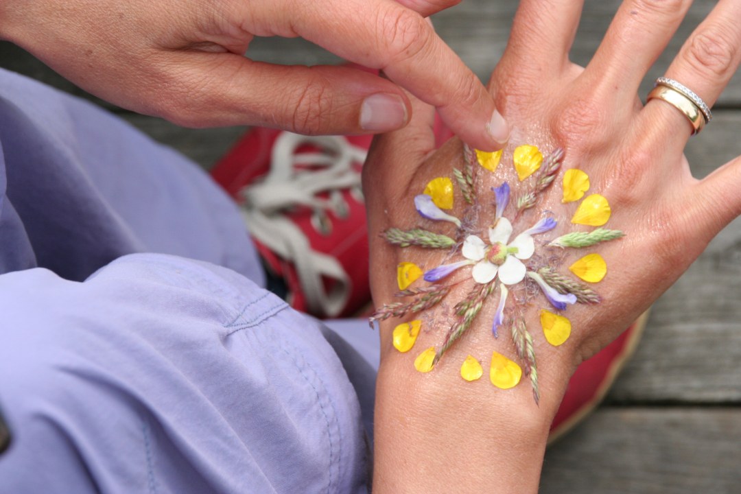 Blütentattoo bei der Weiterbildung Natur und Pädagogik | © Susanne Götte