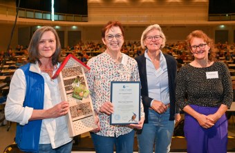 Verleihung Engagementpreis für den LBV-Shop in München, v.l.n.r. Dorothee Bornemann, Dr. Ulrike Gerbing, Ursula-Schmidt-Hoensdorf und Anke Brüchert | © Tobias Tschapka