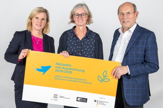 Dr. Catrin Hannken, Carmen Günnewig und Minister a.D. Walter Hirche | © BMBF