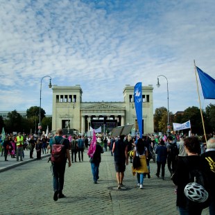 Demozug bei Mia ham's satt erreicht wieder den Königsplatz | © LBV