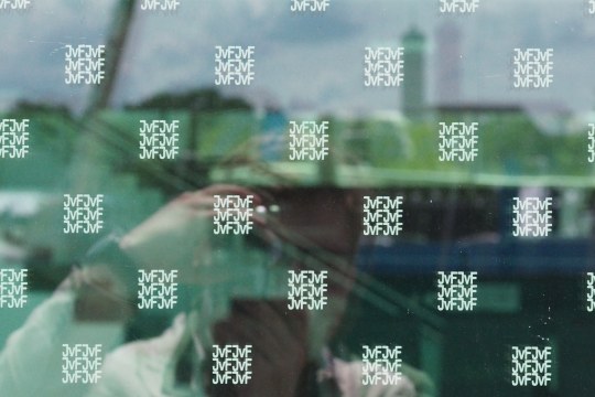 Vogelschutz-Muster an der Joseph-von-Fraunhofer-Halle in Straubing | © Dr. Peter Stimmler