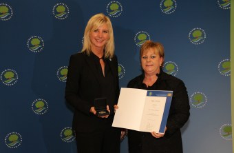 Heidrun Albrecht erhält Bayerischen Staatsmedaille für besondere Verdienste um die Umwelt | © stmuv