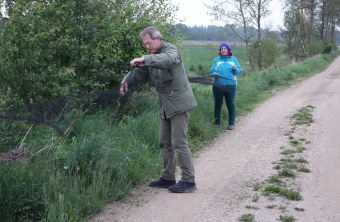 Netzaufbau zum Kuckuckfang für die Besenderung | © H. Lohn