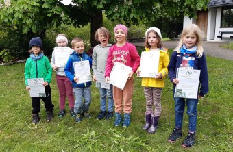 Kinder mit Heupferdchen | © Johanna Trischberger