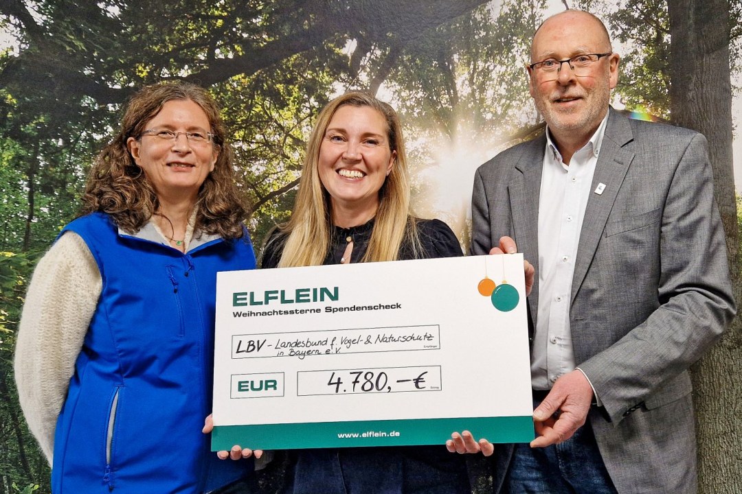 Spendenübergabe der Firma Elflein an LBV. Martina Weber (LBV), Anett Kistner-Holmes (Elflein) und Helmut Beran (LBV) v. l.n.r. | © Albert Kraus
