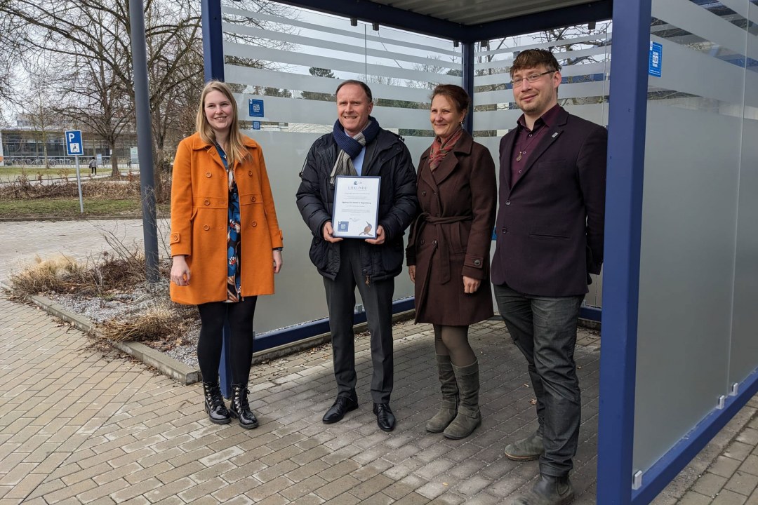 Auszeichnung Plakette Vogelschlag an der Agentur für Arbeit Regensburg