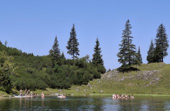 Badende im Gaisalpsee | © LBV