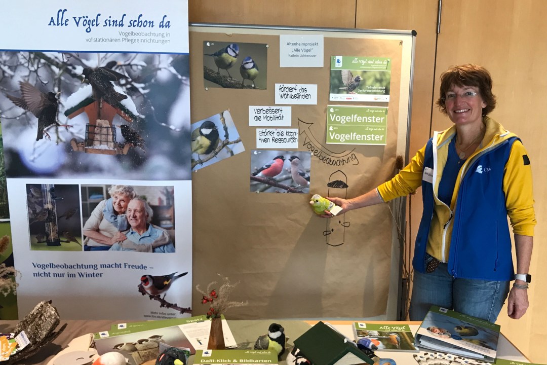 Kathrin Lichtenauer mit einem Stand auf der LBV-Delegiertenversammlung | © LBV