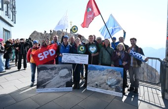 Gletscher-Gipfel Gruppenfoto | © Lukas Barth-Tuttas