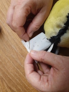 Plüschvogel Säckchen zunähen | © Lena Heuß