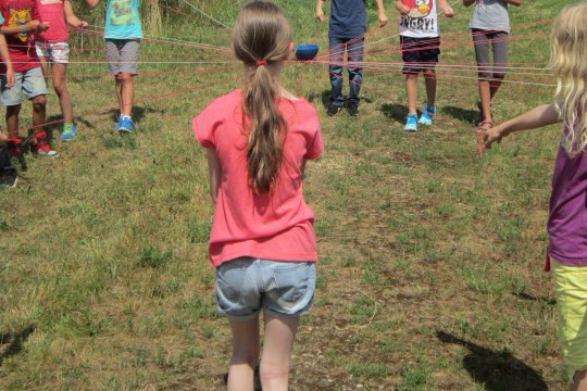 Kinder lernen spielerisch Alltagskompetenzen im Einklang mit unserer Umwelt | © LBV Umweltstation Rothsee