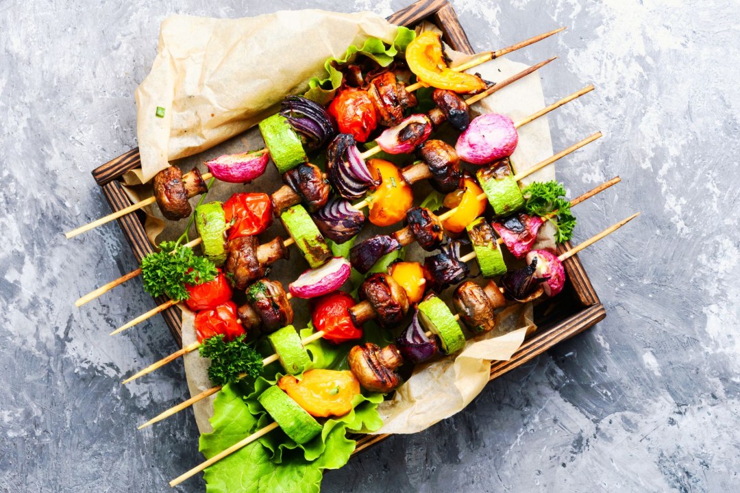 Gemüsespieße gegrillt | © Nikolay Donetsk/Canva Pro