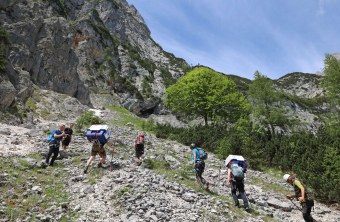 Aufstieg zur Nische für die Bartgeier | © Markus Leitner