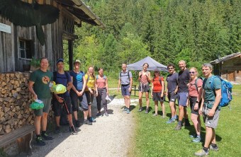 Die Projektpartner am Klausbachhaus |© Eva-Maria Cattoen