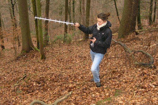 Mit einer Antenne werden Satelliten-Telemetrie-Daten abgehört | © Christiane Geidel