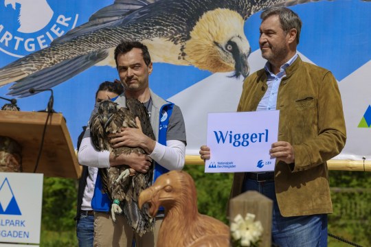 David Schuhwerk mit Wiggerl neben Markus Söder | © Markus Leitner