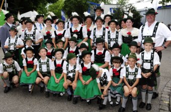 Mitglieder des LBV und der Trachtenjugend Haldenwang | © LBV