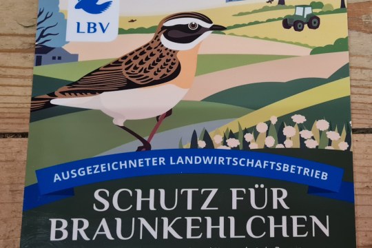 LBV-Plakette Schutz für Braunkehlchen | © Sevtap Okyay