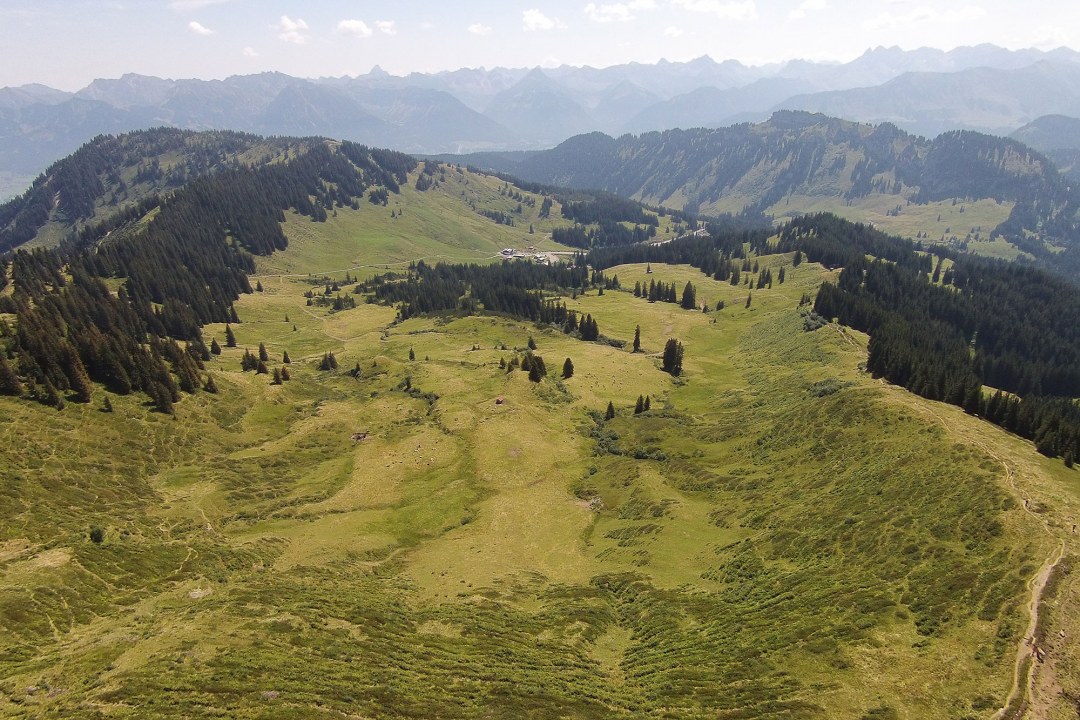 Gipfel des Riedberger Horns Richtung Grasgehren | © Henning Werth