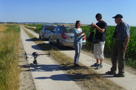 Koptereinsatz auf einem Feld zur Kontrolle der Wiesenweihenbestände | © LBV