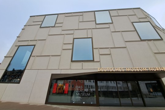 Das Zukunftsmuseum Nürnberg ist nun auch mit vogelsicheren Glasscheiben ausgestattet | © Peter Stimmler