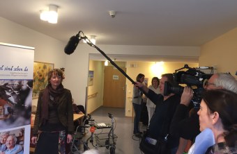 Kathrin Lichtenauer mit BR-Filmteam | © LBV