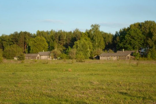 Ländliches Weißrussland, man sieht nur wenige alte Häuser | © Norbert Schäffer
