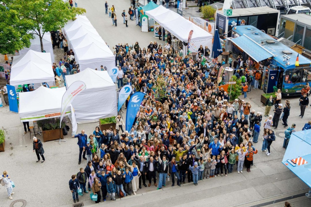 Luftbild Festaktion Umweltschule  | © STMVU