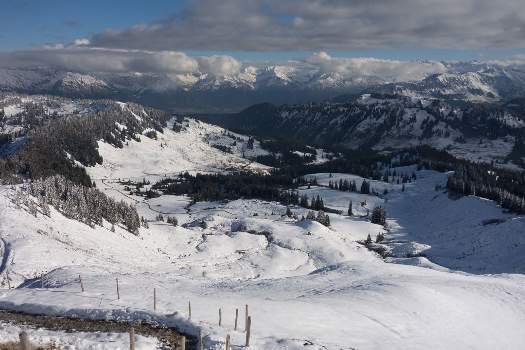 Riedberger Horn im Winter, es liegt überall Schnee | © Henning Werth
