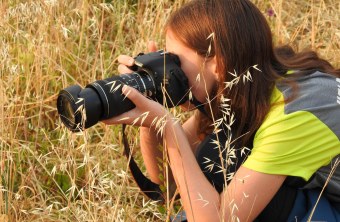 Kind beim Fotografieren  | © Andrea Koch