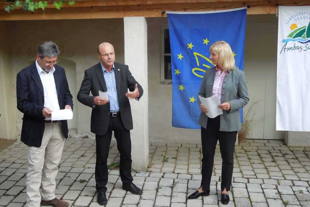 Ulrike Scharf besucht Fledermaushaus |  © Christoph Bauer