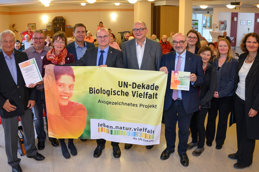 Dr. Rüdiger Dietel, Stiftung Bayer. Naturerbe, Thomas Leikam, Einrichtungsleitung, Kathrin Lichtenauer, LBV, Bürgermeister Ben Schwarz, Dr. Norbert Schäffer, LBV-Vorsitzender, Hartmut Hetzelein, Kreisvorsitzender AWO Mittelfranken-Süd | © Tobias Tschapka