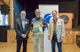 Auszeichnung Kiebitzschutz: Dr. Norbert Schäffer, Josef Kain, Matthias Luy | © Nicole Friedrich