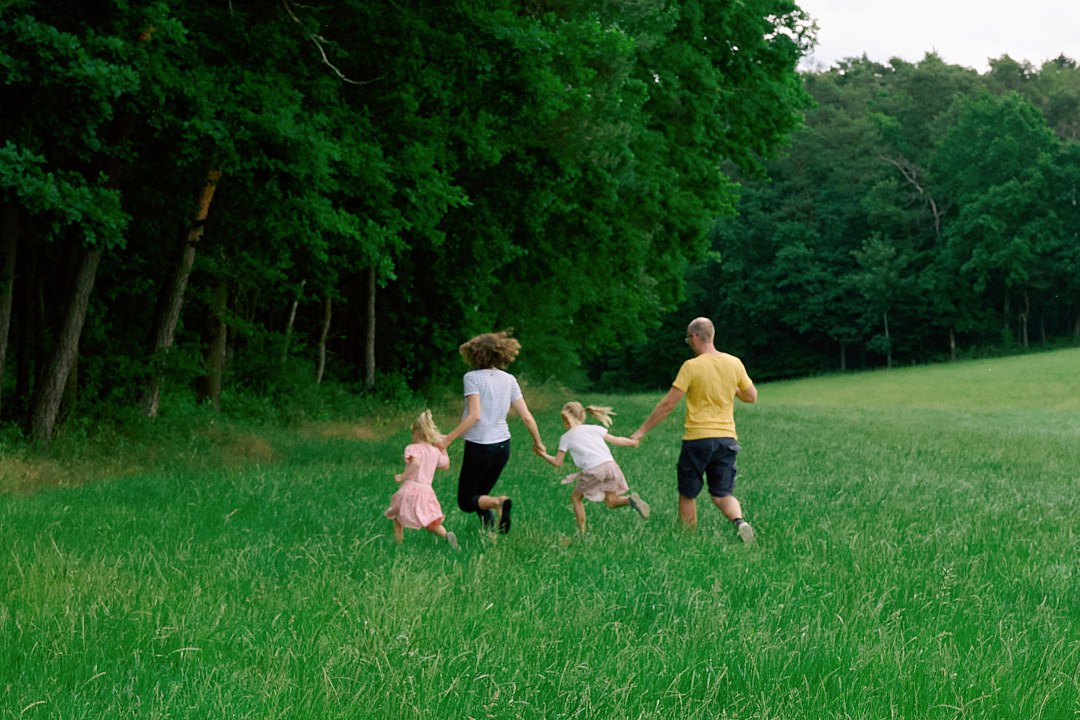 Familie in der Natur | © LBV