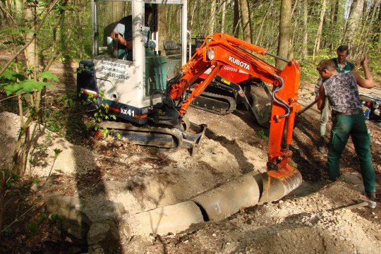 Rückbau einer Verrohrung an der steinernen Rinne bei Rohrbach im Projektgebiet | ©Zoran Jokic