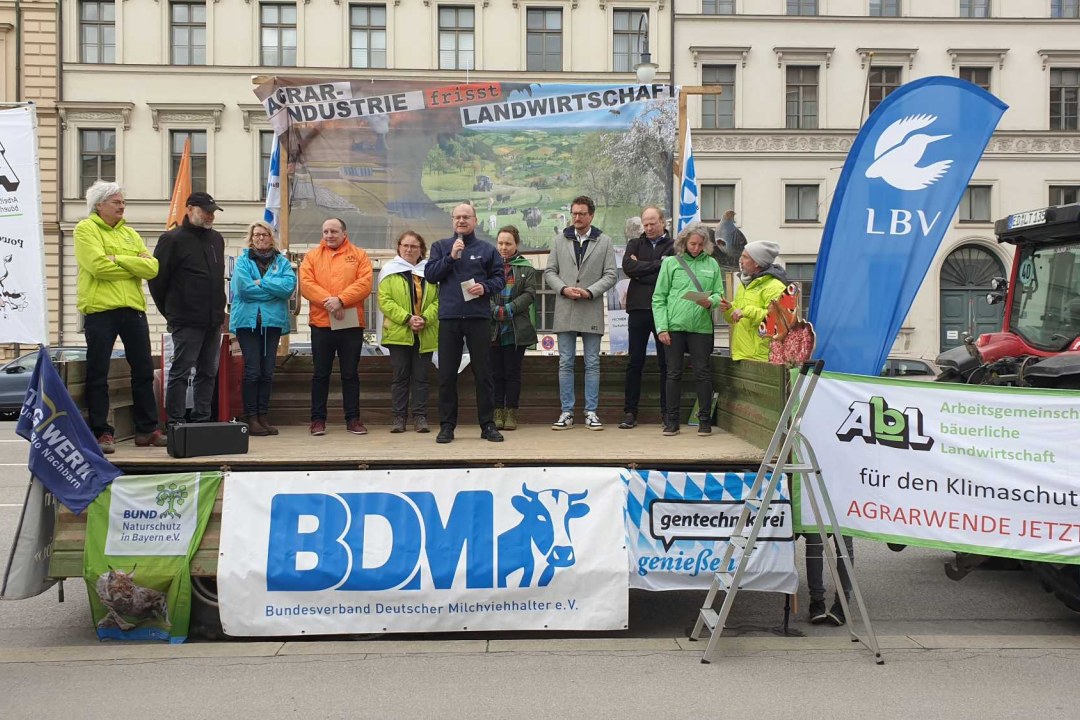 Norbert Schäffer, LBV-Vorsitzender hält eine Rede auf der Kundgebung des Agrarbündnisses. | © Matthias Luy