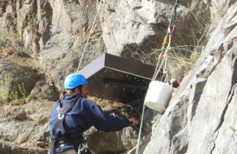 Uhu Nistkasten in Bayreuth wird installiert | © Marcel Krüger