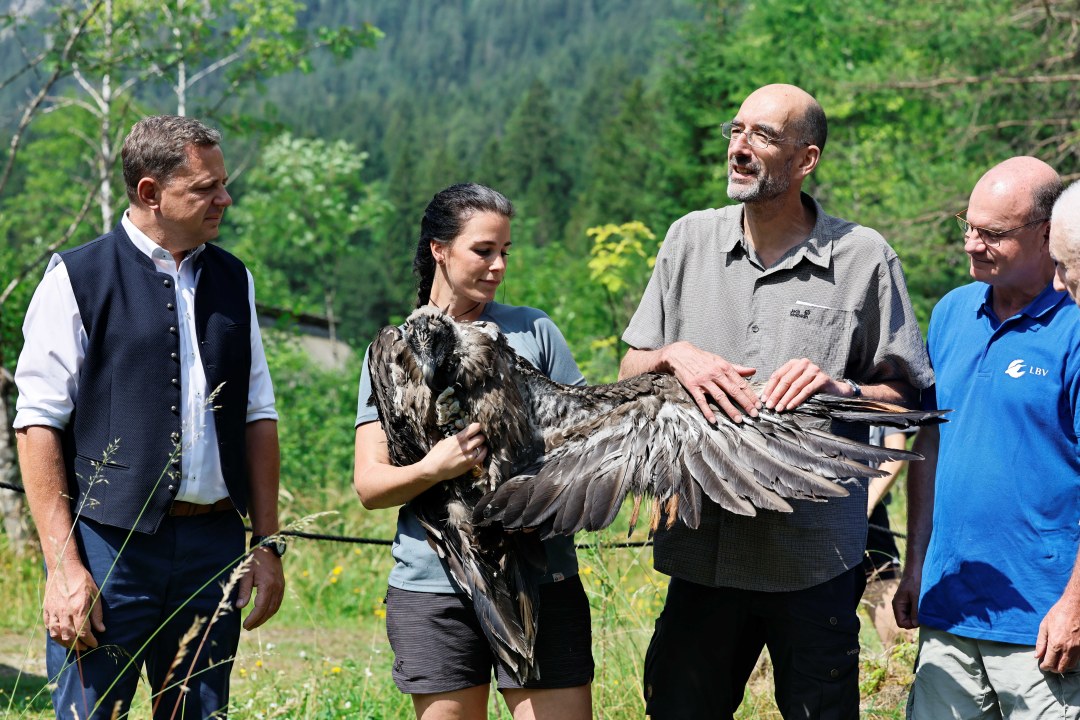 vlnr Michael Koller, Magdalena Deelmann mit Zierli, Daniel Hegglin, Hubert Zierl, Thorsten Glauber, Norbert Schäffer | ©Markus Leitner