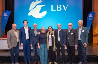 Neuer LBV-Landesvorstand 2026 (v.l.n.r.: Markus Bachmann, Luca Ernemann, Frank Reißenweber, Brigitte Kraft, Doris Thurau, Dr. Norbert Schäffer, Dr. Ludger Arnoldussen, Dr. Martin Trapp) | © Tobias Tschapka