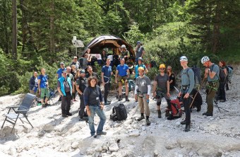 Gruppenbild bei der Bartgeier-Beobachtungsplattform | © Markus Leitner