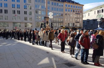Schlange vor dem Marienplatz in München zur Eintragung fürs Volksbegehren | © LBV
