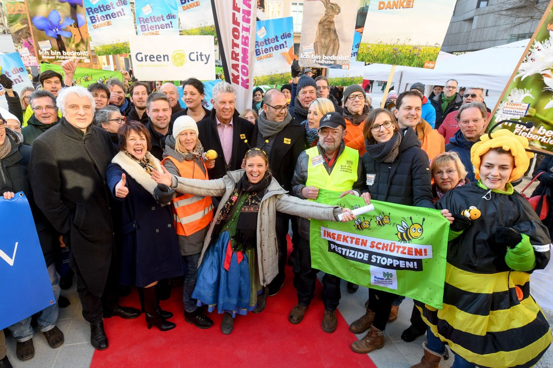 Gruppenfoto mit vielen prominenten Ersteinträgern | © Tobias Hase