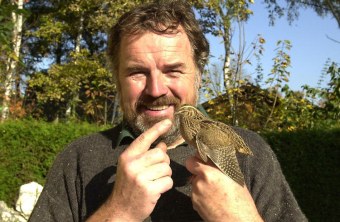 Mann mit Wachtel in der Hand | © Schneider