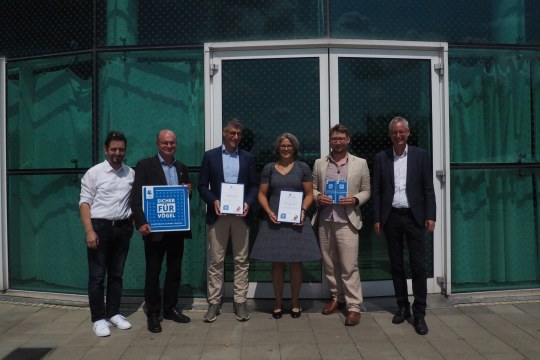 Plakette "Vogelfreundliche Glasfläche" | © LBV