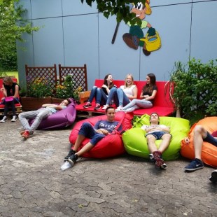 Schulgarten-Wettbewerb 2016 Friedrich-Rückert-Gymnasium Sitzecke | © Friedrich-Rückert-Gymnasium