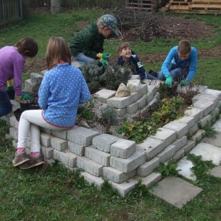 Schulgarten-Wettbewerb 2016 Grundschule Schnaittach Kräutersprirale | © Grundschule Schnaittach